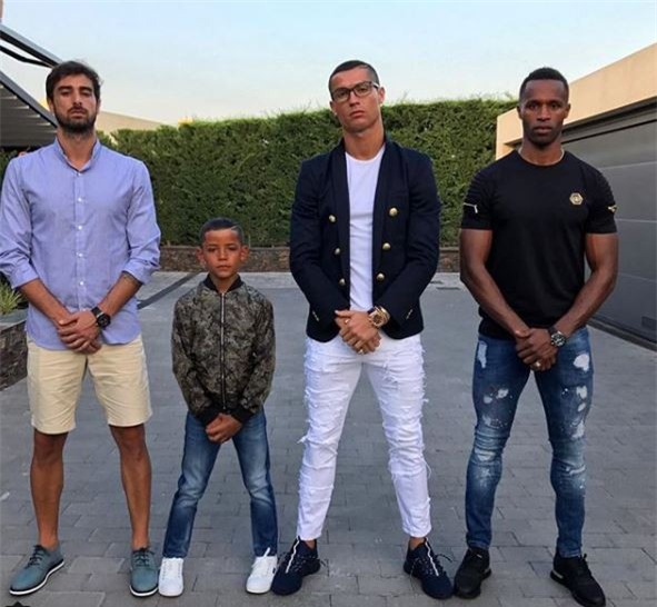 Not only inheriting football genes from his father, Ronaldo's son is also very fashionable - Photo 3.