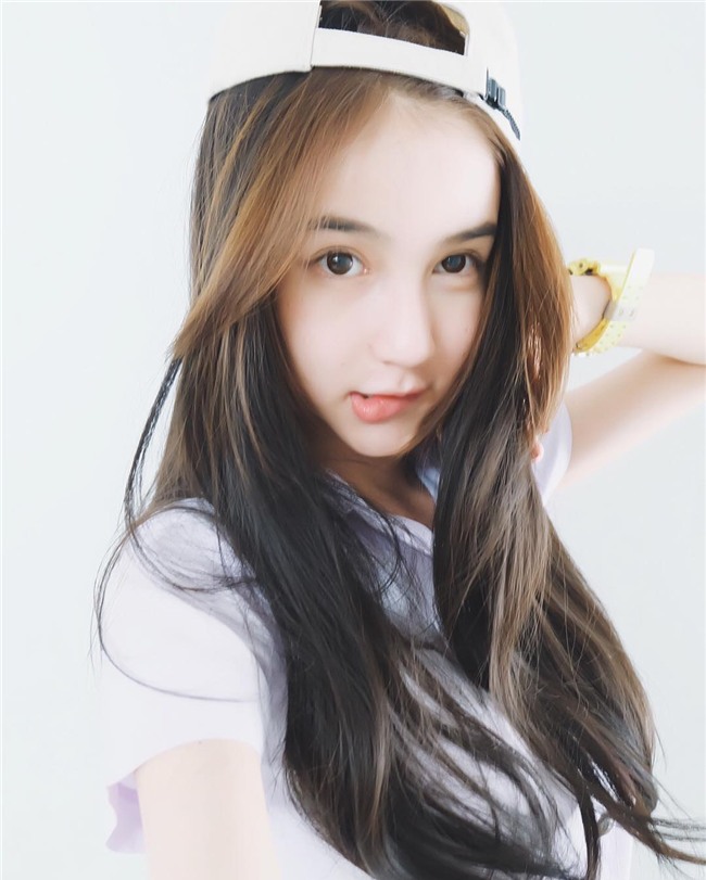 Hương Giang Idol nhận được nhiều lời khen khi xuất hiện trong clip của đối thủ mạnh nhất của cô-11