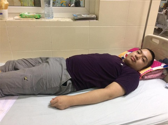 Số phận nghiệt ngã của cậu bé 17 tuổi bị ung thư di căn vẫn liên tục giành 2 giải học sinh giỏi - Ảnh 1.