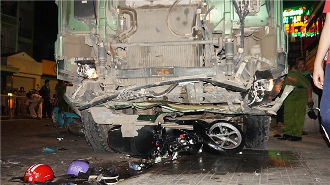 tai nạn,tai nạn xe ben,sài gòn,tai nạn giao thông,hung thần xe ben,tai nạn chết người