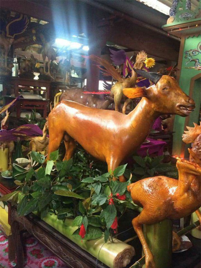 Chùm ảnh: Những con gà thần thái sang chảnh nhất trên mâm cỗ cúng rằm tháng Giêng hôm nay - Ảnh 7.