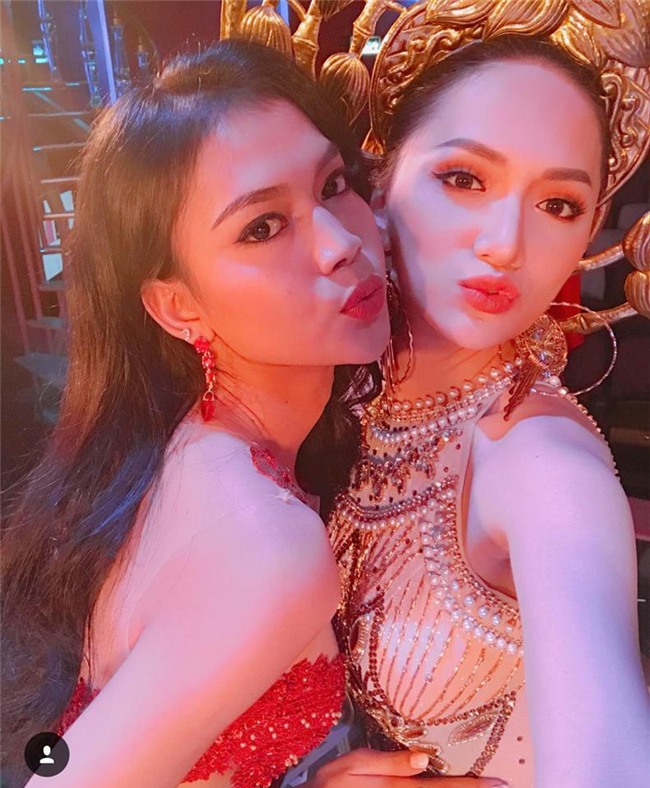 Diện trang phục dân tộc 55 kg, Hương Giang xuất hiện nổi bật ở vị trí trung tâm trong clip quảng bá của Hoa hậu Chuyển giới - Ảnh 2.