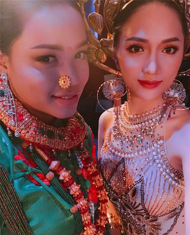 Diện trang phục dân tộc 55 kg, Hương Giang xuất hiện nổi bật ở vị trí trung tâm trong clip quảng bá của Hoa hậu Chuyển giới - Ảnh 3.