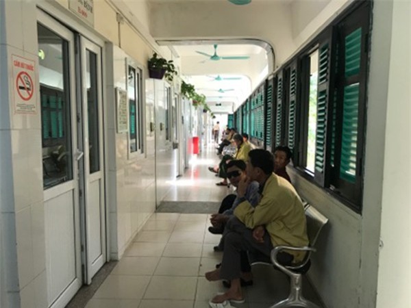 13 năm sống trong bóng tối bà lão 73 tuổi rớt nước mắt khi cuối đời lại được nhìn thấy con cháu