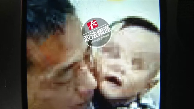 Tò mò muốn xem ống thông gió, bé trai 7 tuổi ngã từ tầng 29 tử vong - Ảnh 1.