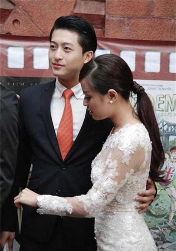 Khi mọi người thấy cả hai luôn quan tâm và đồng hành cùng nhau trong nhiều sự kiện thì người hâm mộ tin rằng giữa họ có tình cảm trên mức bạn bè. - Tin sao Viet - Tin tuc sao Viet - Scandal sao Viet - Tin tuc cua Sao - Tin cua Sao