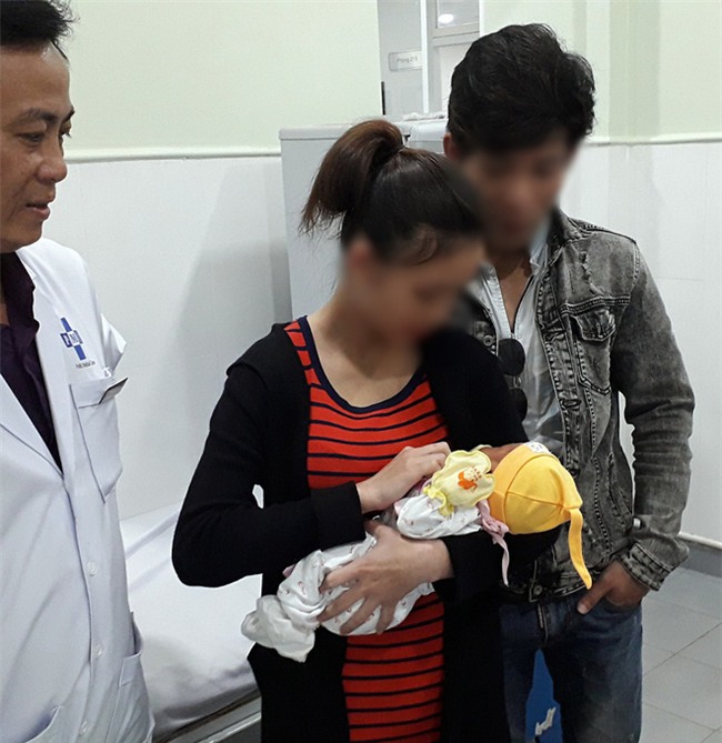 Cô gái 23 tuổi đến nhận lại con sau 10 ngày bỏ rơi tại bệnh viện ngày Tết - Ảnh 1.