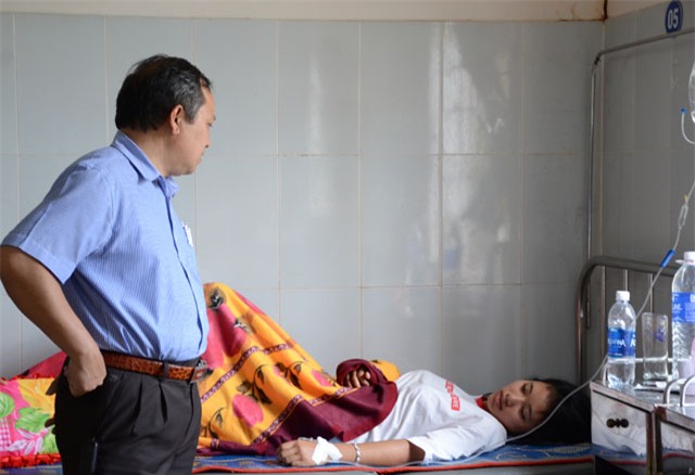 hang chuc hoc sinh nhap vien sau bua com chieu hinh anh 2