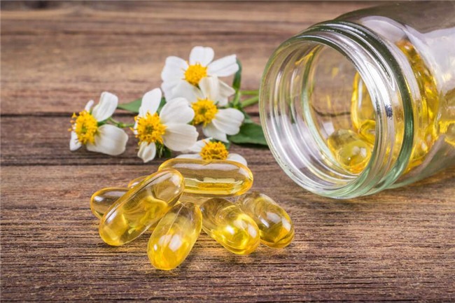 boi vitamin e len mat de duong da, chi em nhan duoc ket qua hon ca mong doi! - 1