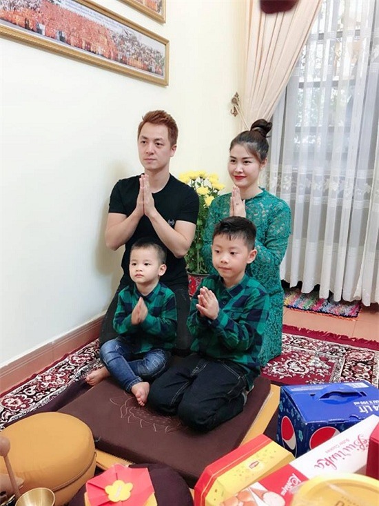 Khánh Thi,Phan Hiển,Mỹ Tâm,Mai Phương Thúy,làng sao