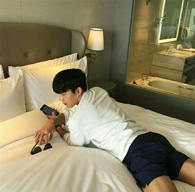 Bắt buộc phải dùng điện thoại trước khi ngủ thì nhất định phải nhớ làm theo những lưu ý này-6