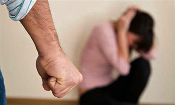 bat khoc truoc ly do 10 nam bi chong hanh ha me van khong dam ly hon - 1