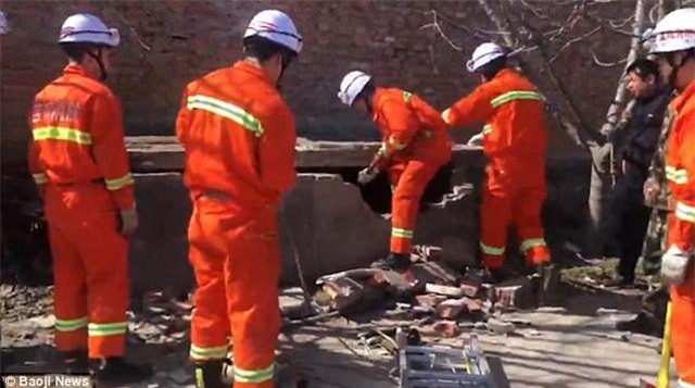 nguoi me de roi con trong luc di ve sinh nhung khong hay biet, van tiep tuc di kham thai - 2