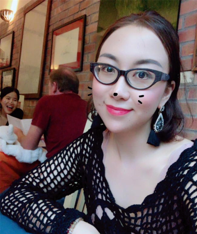 Bàn ăn 3 người, 4 bộ bát đũa và hành trình 31 năm khiến dân mạng Việt rơi nước mắt - Ảnh 7.