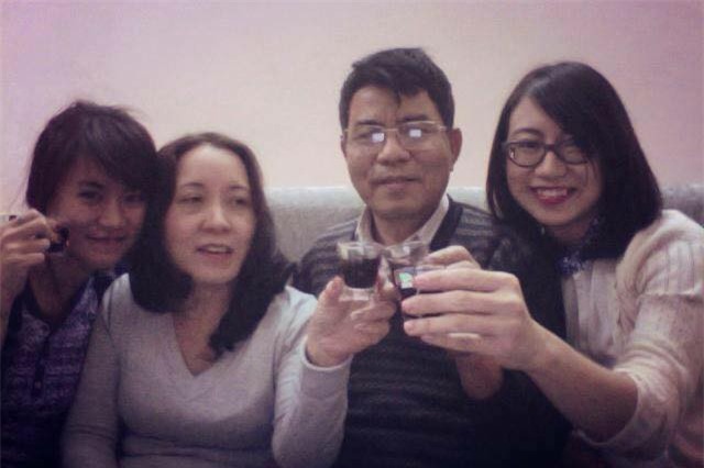 Bàn ăn 3 người, 4 bộ bát đũa và hành trình 31 năm khiến dân mạng Việt rơi nước mắt - Ảnh 8.