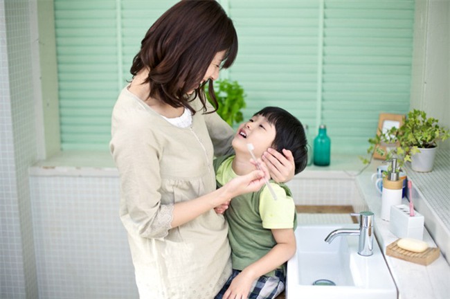 Để không còn phải thúc giục con đánh răng, hãy học ngay chiêu này - Ảnh 1.