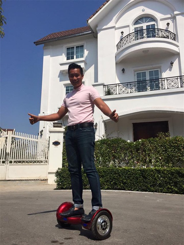 Thần thái sang chảnh và cuộc sống sung túc của BTV Hoa Thanh Tùng