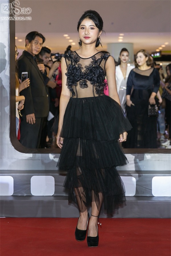 Chọn nội y kém duyên, Khổng Tú Quỳnh mở màn top sao mặc xấu đầu năm Mậu Tuất-2