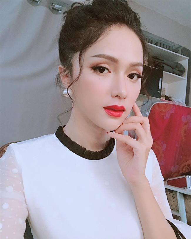 Bên cạnh gu thời trang được đánh giá cao, Hương Giang còn rất chịu khó thay đổi kiểu tóc - Ảnh 23.