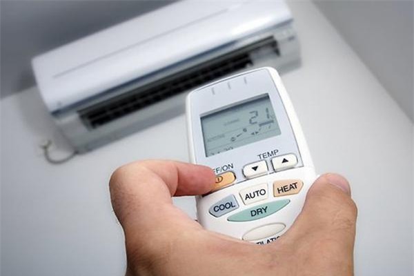 Nhà nồm, đổ mồ hôi thì đừng bật quạt, làm theo 3 cách này đảm bảo nhà khô ngay