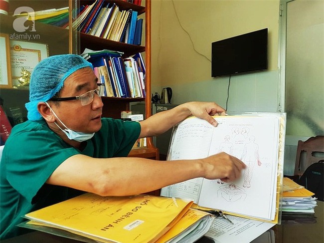 Thương cha không đủ sức khỏe, cậu bé 16 tuổi hai lần lóc da cứu anh ruột bị lửa dầu thiêu sống - Ảnh 4.