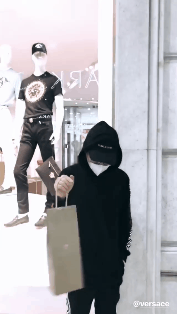 Cuối cùng thì Đức Phúc cũng thoát kiếp duy nhất chiếc thắt lưng - Ảnh 2.