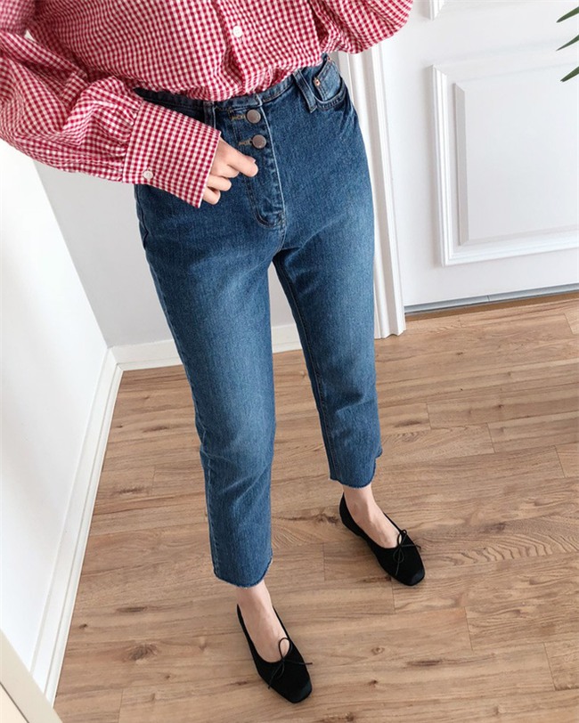 Không phải kiểu bó chít ống côn, xu hướng quần jeans 2018 thoải mái hơn với kiểu ống suông, ống vẩy - Ảnh 3.