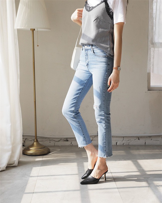 Không phải kiểu bó chít ống côn, xu hướng quần jeans 2018 thoải mái hơn với kiểu ống suông, ống vẩy - Ảnh 7.