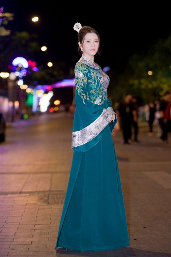 Lễ hội áo dài TP.HCM 2018, lý nhã kỳ, sao việt, nguyễn huệ