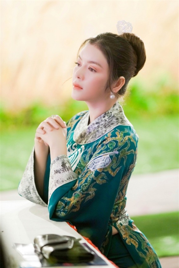 Lễ hội áo dài TP.HCM 2018, lý nhã kỳ, sao việt, nguyễn huệ