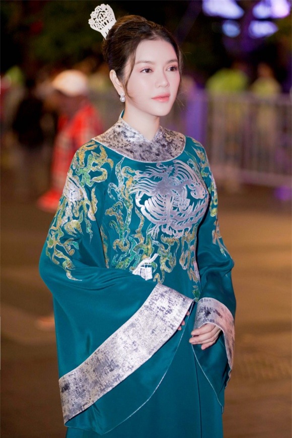 Lễ hội áo dài TP.HCM 2018, lý nhã kỳ, sao việt, nguyễn huệ