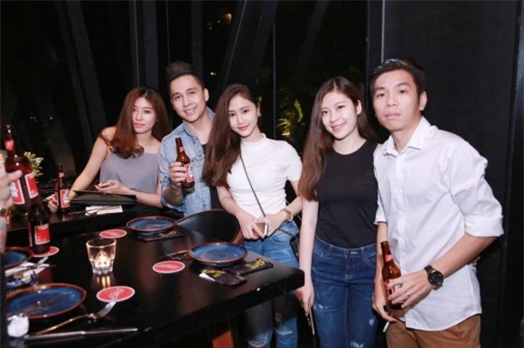 Trang Linh trong buổi tiệc cùng Tiến Dũng, cả hai đã giấu kín.  - Tin sao Viet - Tin tuc sao Viet - Scandal sao Viet - Tin tuc cua Sao - Tin cua Sao