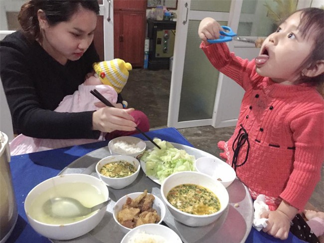 Chùm ảnh: Một tay bồng con một tay cân cả thế giới, phụ nữ quả thật là những là siêu nhân - Ảnh 6.