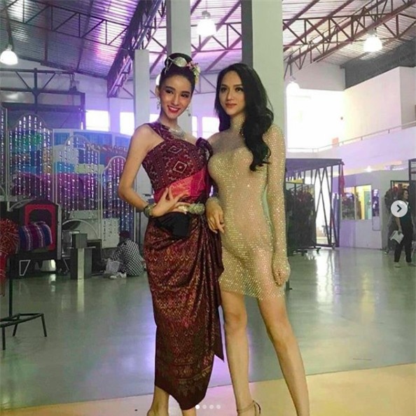 Dù là đối thủ trong cuộc thi, nhưng cặp đôi vẫn luôn thân thiết ở ngoài đời. - Tin sao Viet - Tin tuc sao Viet - Scandal sao Viet - Tin tuc cua Sao - Tin cua Sao