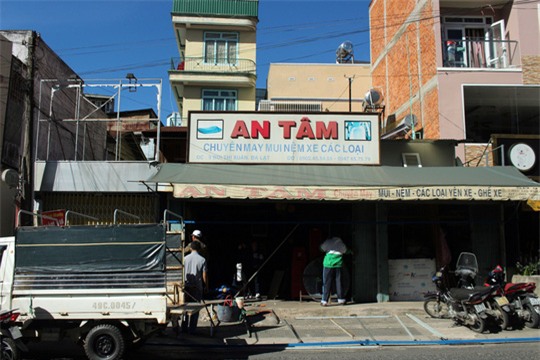 Đâm chết vợ rồi tự sát trước mặt con nhỏ