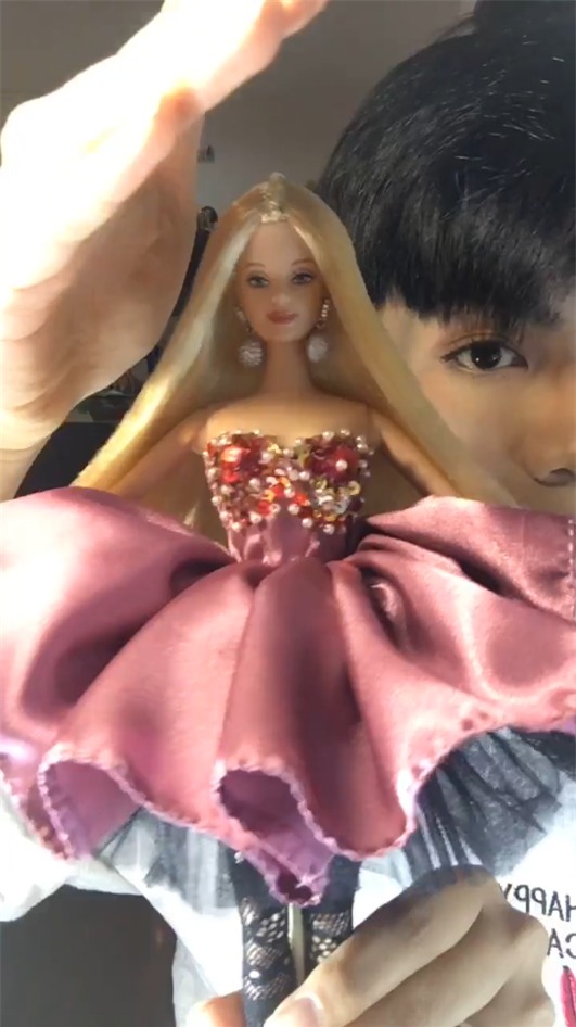 Đào Bá Lộc hào hứng khoe tài lẻ: Tự tay may váy cho búp bê đẹp xuất sắc-3