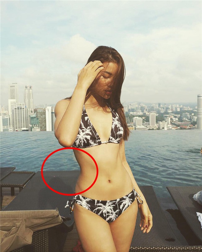 Đăng ảnh mặc bikini nóng bỏng, Phạm Hương bị soi chỉnh ảnh đến mức biến dạng - Ảnh 1.