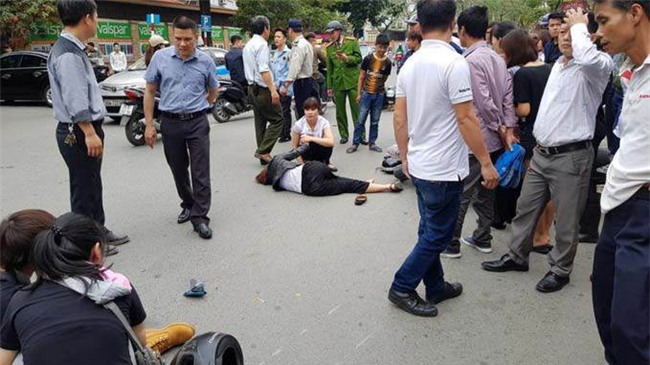 ha noi: xe z100 tong 2 nu 'ninja' bay 5m gay tranh cai - 4