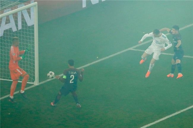 Ronaldo toa sang dua Real vao tu ket Champions League hinh anh 10