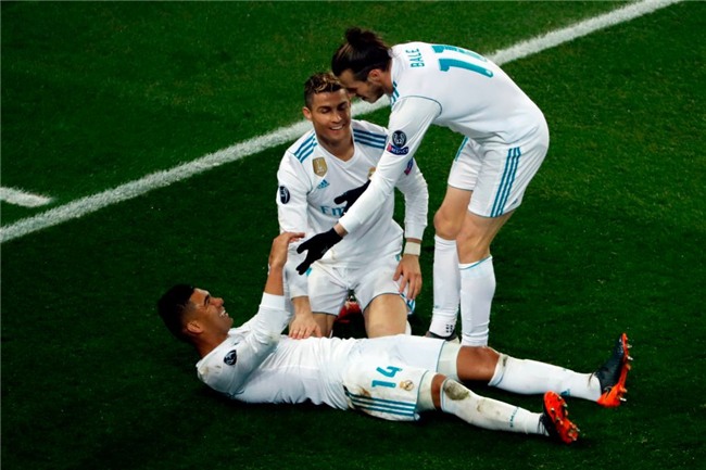 Ronaldo toa sang dua Real vao tu ket Champions League hinh anh 16