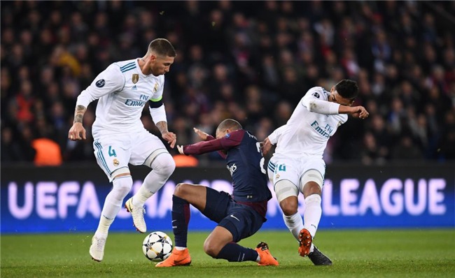 Ronaldo toa sang dua Real vao tu ket Champions League hinh anh 5