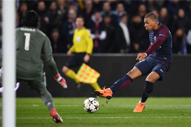 Ronaldo toa sang dua Real vao tu ket Champions League hinh anh 7