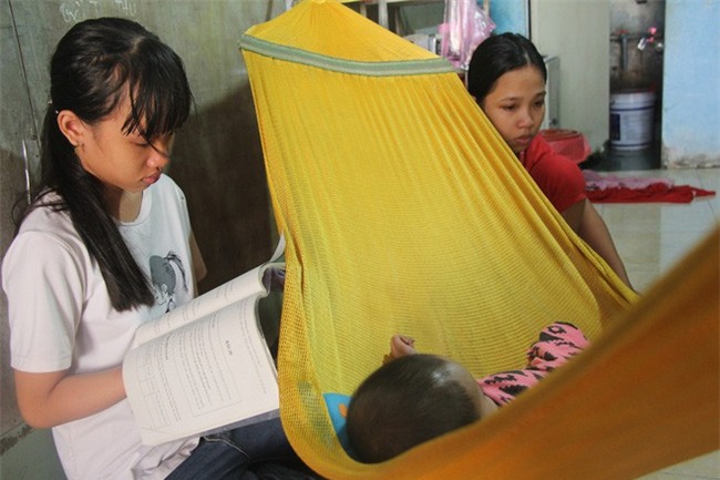 Xót cảnh người mẹ đi tìm ánh sáng cho đứa con trai mù 6 tháng tuổi, để em gái 12 tuổi nghỉ học vì nợ nần - Ảnh 7.