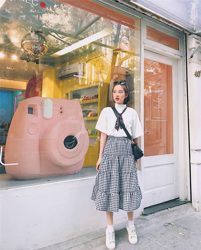 Thời tiết nóng nực, giới trẻ 2 miền đổ bộ xuống phố với váy áo mát mẻ-6