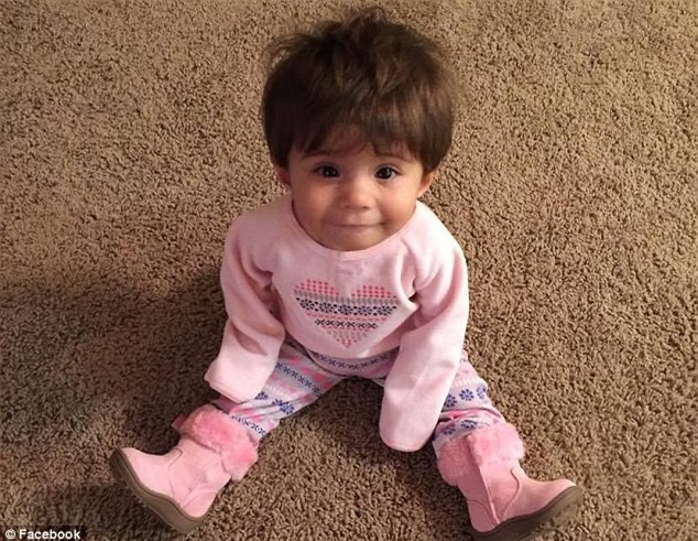 Ngửi mùi thối khủng khiếp, chàng thanh niên tìm thấy thi thể trẻ em và tội ác của người bố đã bị phanh phui - Ảnh 2.