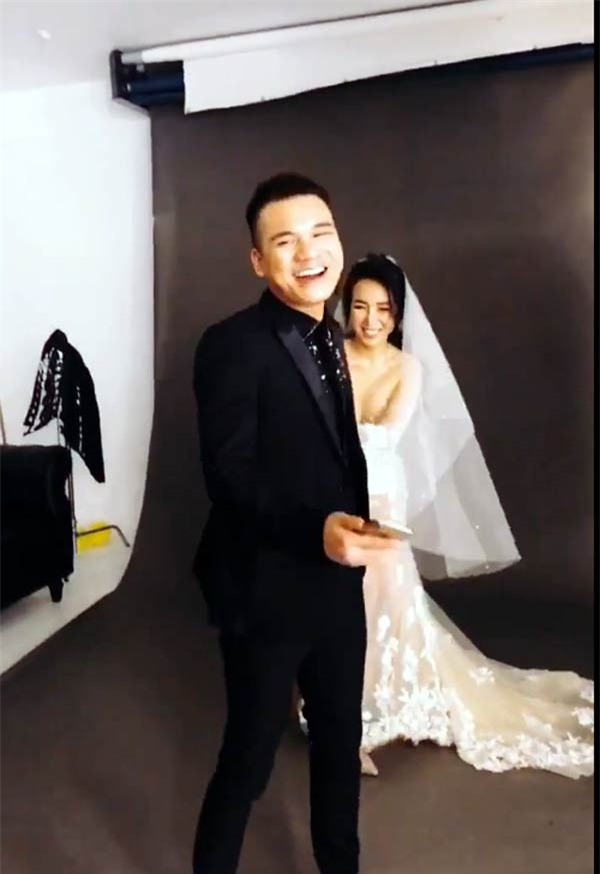 Khắc Việt hát chiều lòng vợ DJ xinh đẹp trong lúc chụp ảnh cưới-2