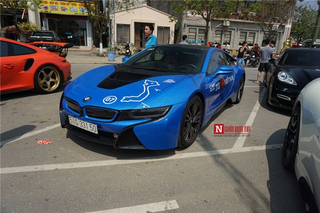 Siêu xe triệu đô của đại gia Việt gây bão phố núi Lào Cai-6