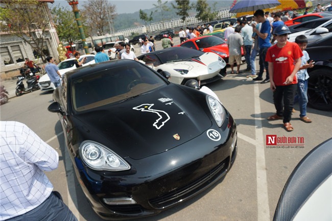Siêu xe triệu đô của đại gia Việt gây bão phố núi Lào Cai-7