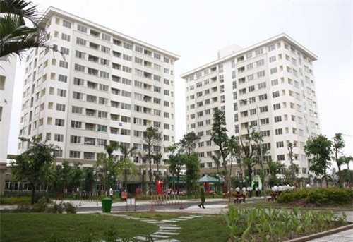 Chi phí cho nhà ở (thuê nhà, tiết kiệm mua nhà, trả góp mua nhà) chiếm khoảng 30-40% thu nhập hộ gia đình.