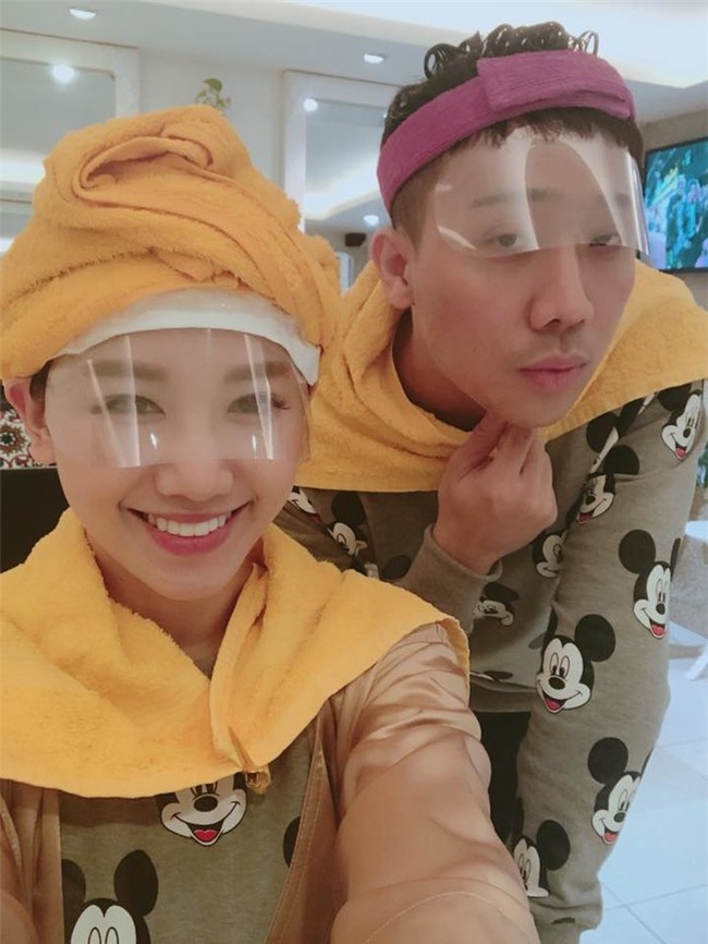 Từ khi yêu cho đến lúc kết hôn, cặp đôi này vẫn duy trì sở thích diện đồ giống hệt nhau. - Tin sao Viet - Tin tuc sao Viet - Scandal sao Viet - Tin tuc cua Sao - Tin cua Sao